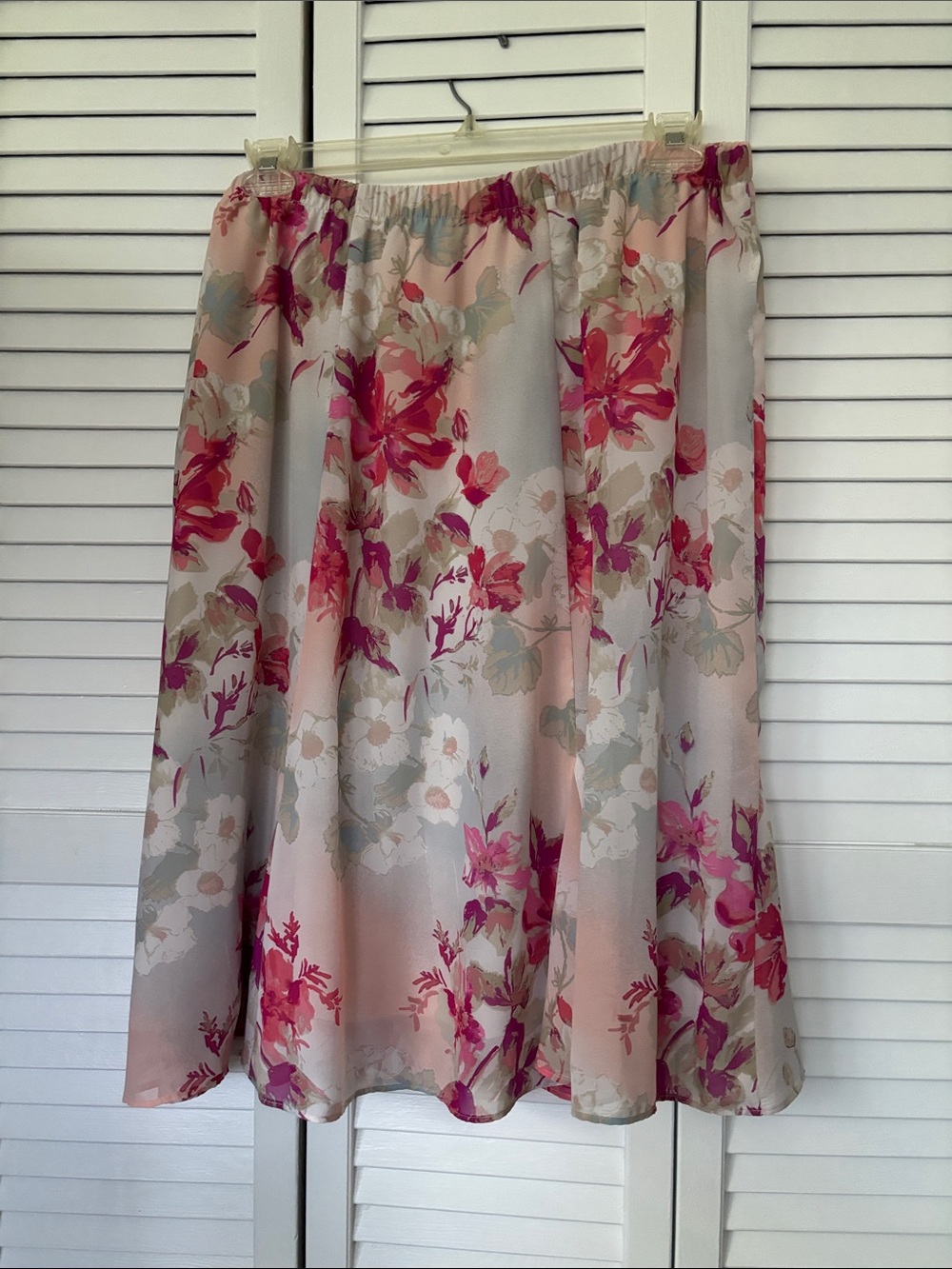 An easy care easy wear skirt that’s machine, washable, and dryable